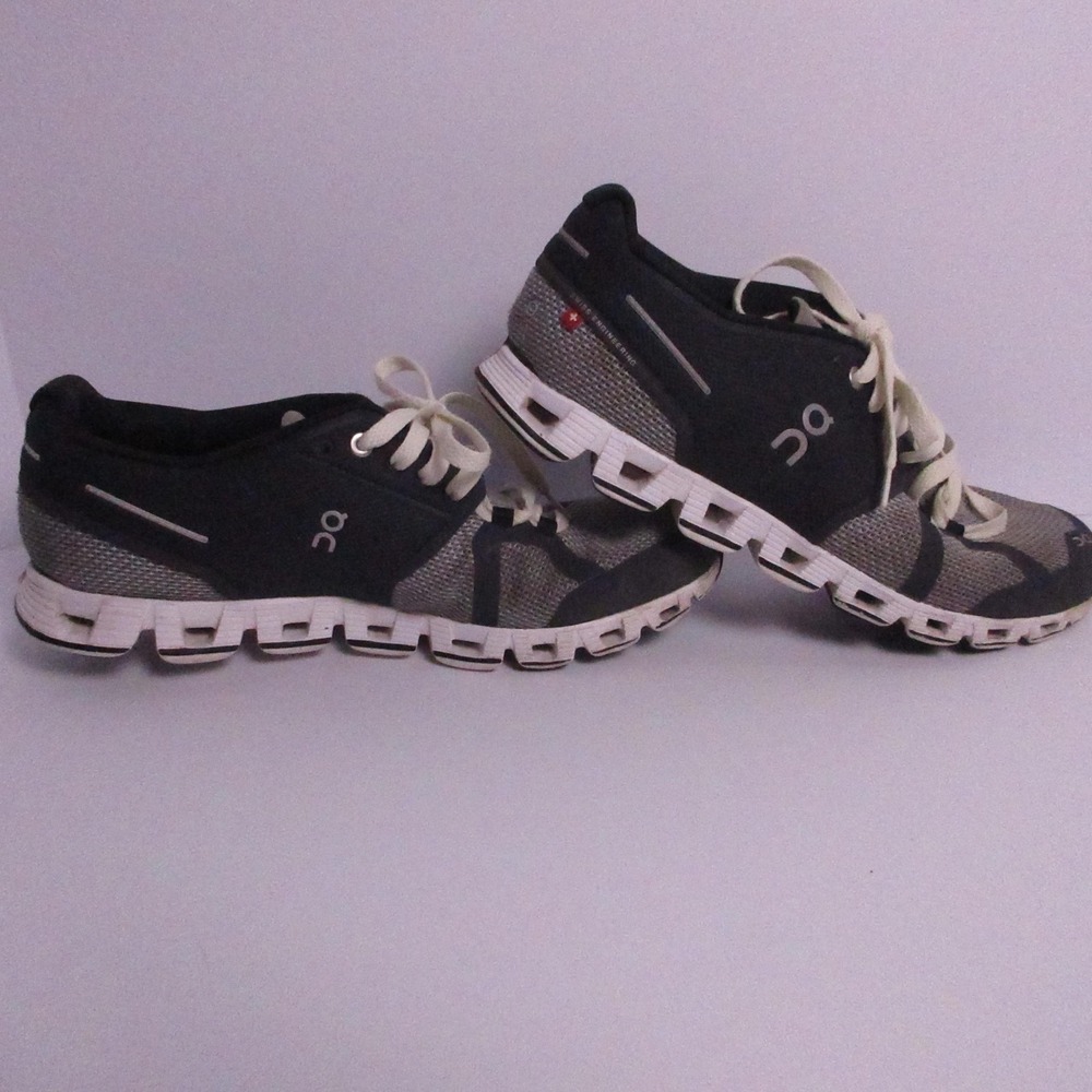 On Running Shoes Mens Size 9 Gray Mesh Swiss Engineering CloudTec Sneaker